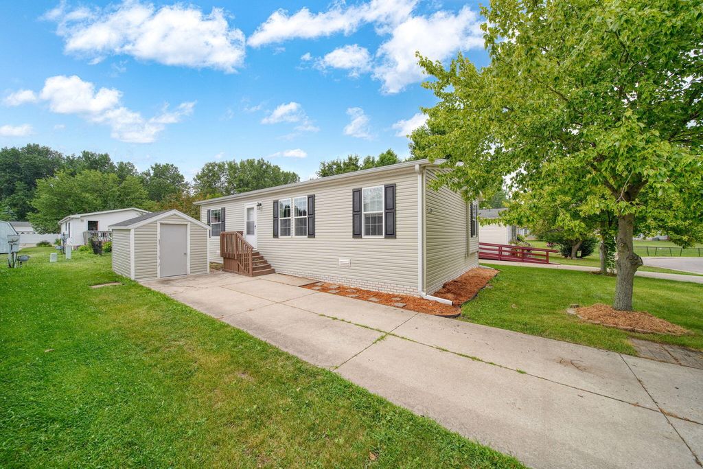 520 Missouri River Court, Adrian city