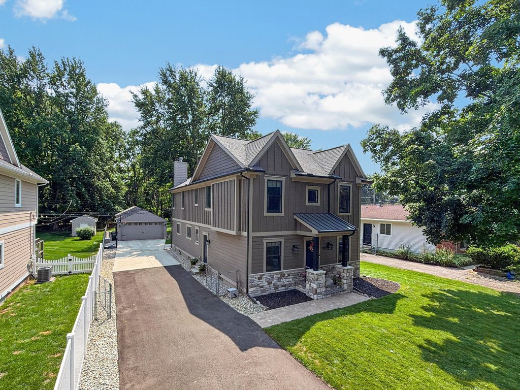 220 Red Oak Lane, Rochester Hills city
