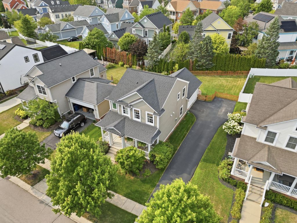 50002 Jackson Lane, Canton charter township