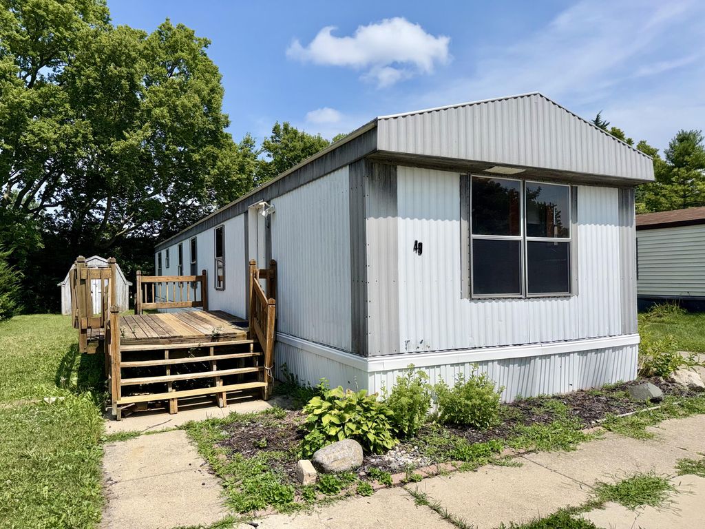 49 Tamarak Trail, Monroe city
