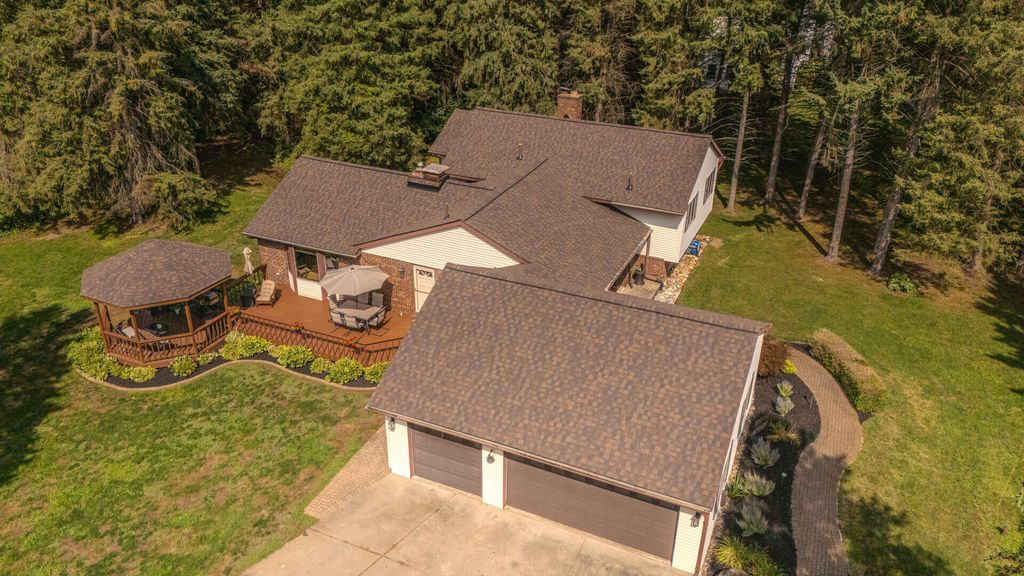 12575 Green Tree Trail, South Lyon
