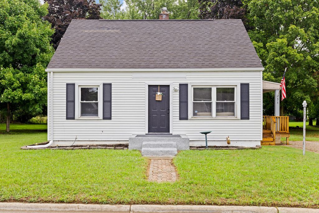 515 E Russell Road, Tecumseh city