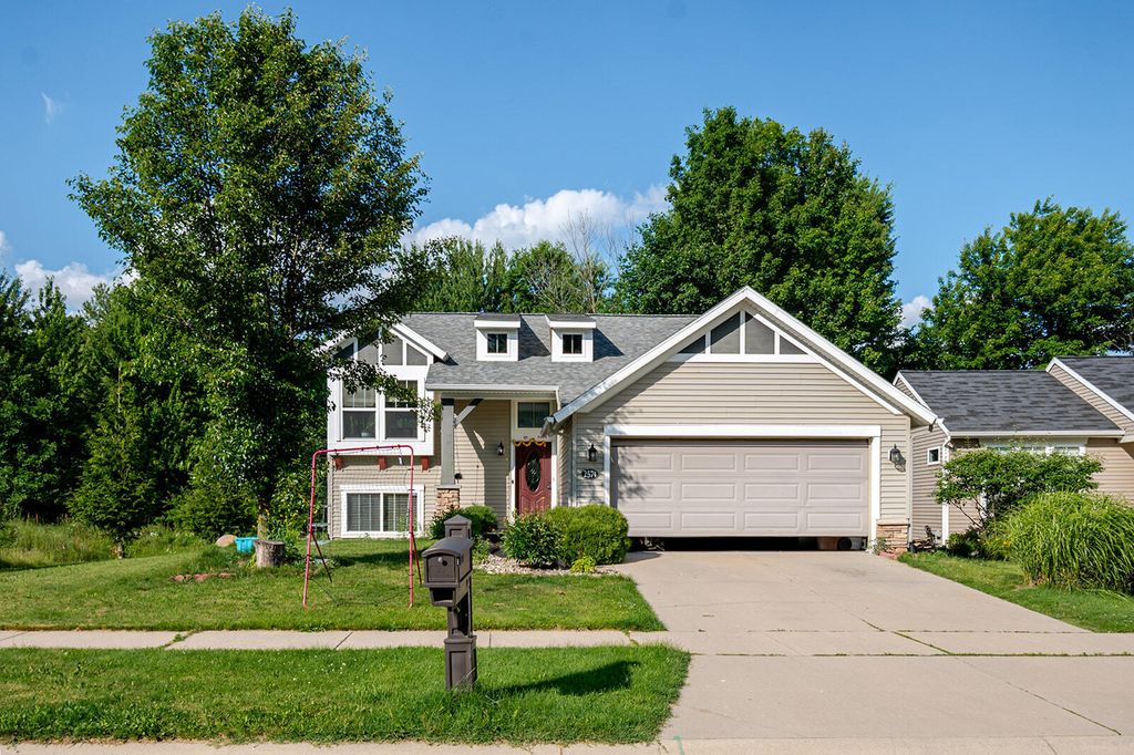 2574 Winterberry Street, Delhi charter township