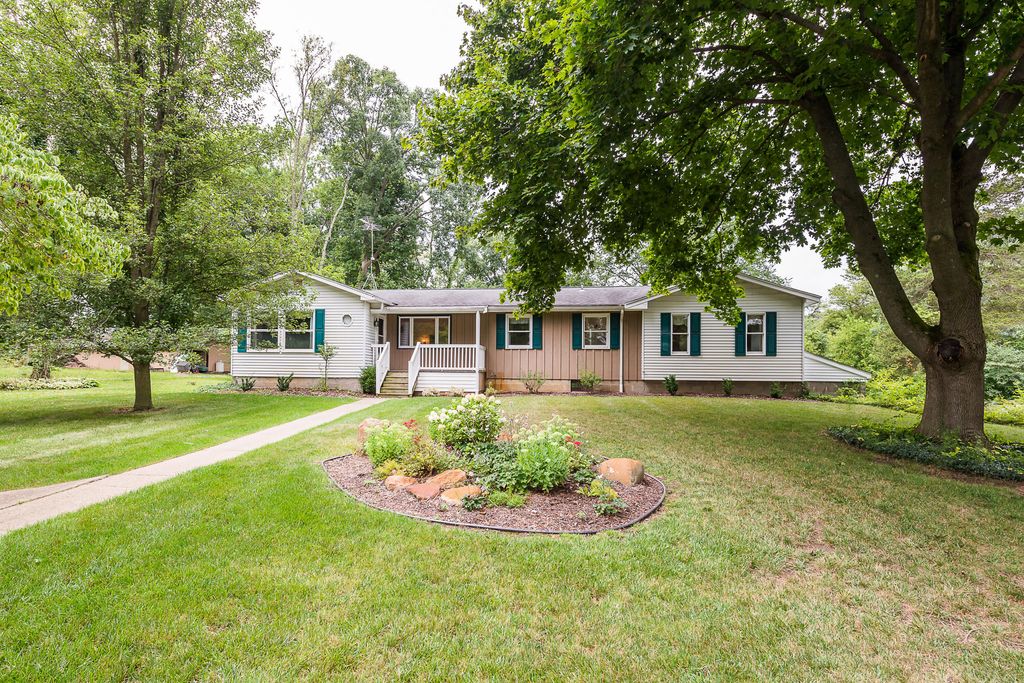 7682 Michigan State Road 52, Sharon township