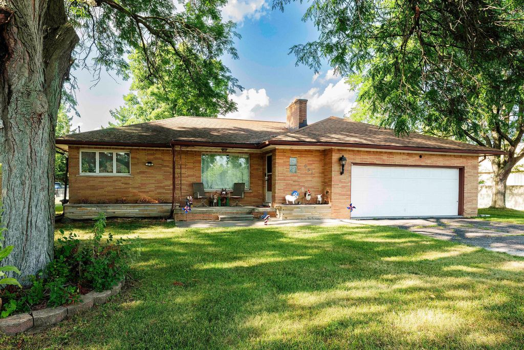 951 E Square Lake, Troy city