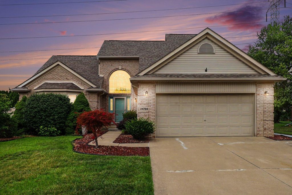 24788 Foxmoor Boulevard, Woodhaven city
