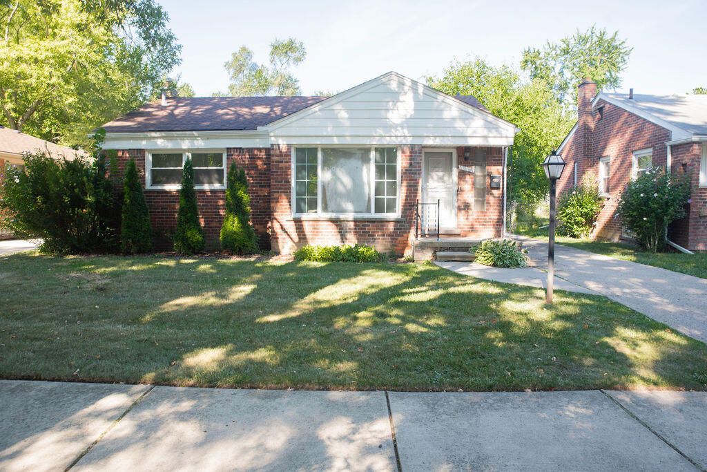 17685 Denby Street, Redford