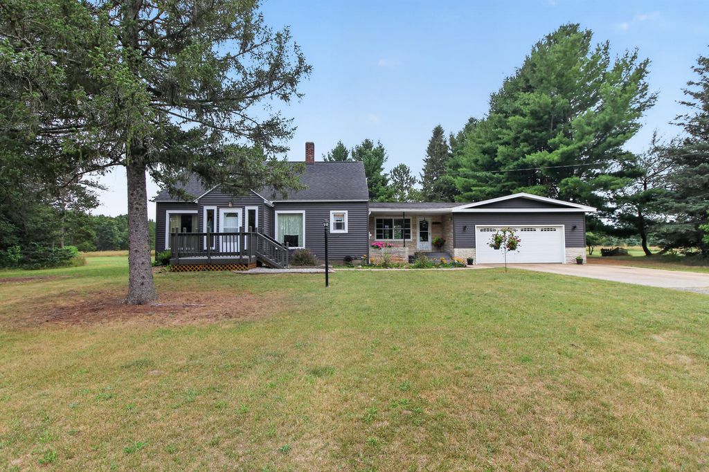 5513 Caberfae Highway, Stronach township
