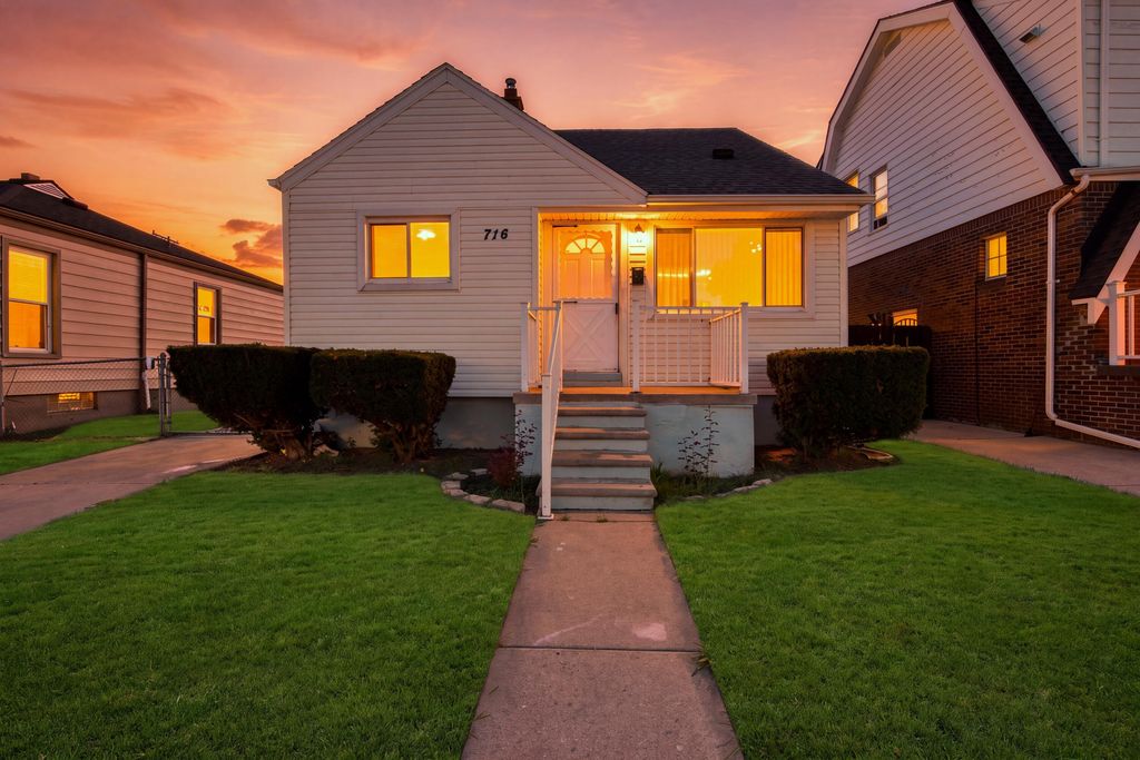 716 Mayflower Avenue, Lincoln Park city