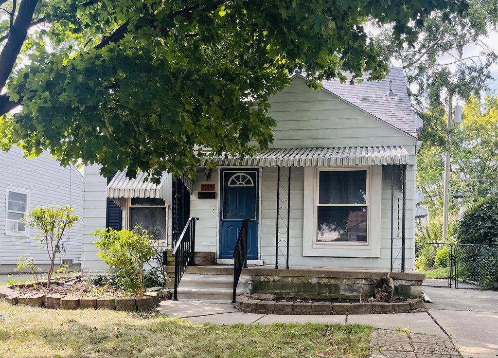 2009 Buckingham Avenue, Lincoln Park city