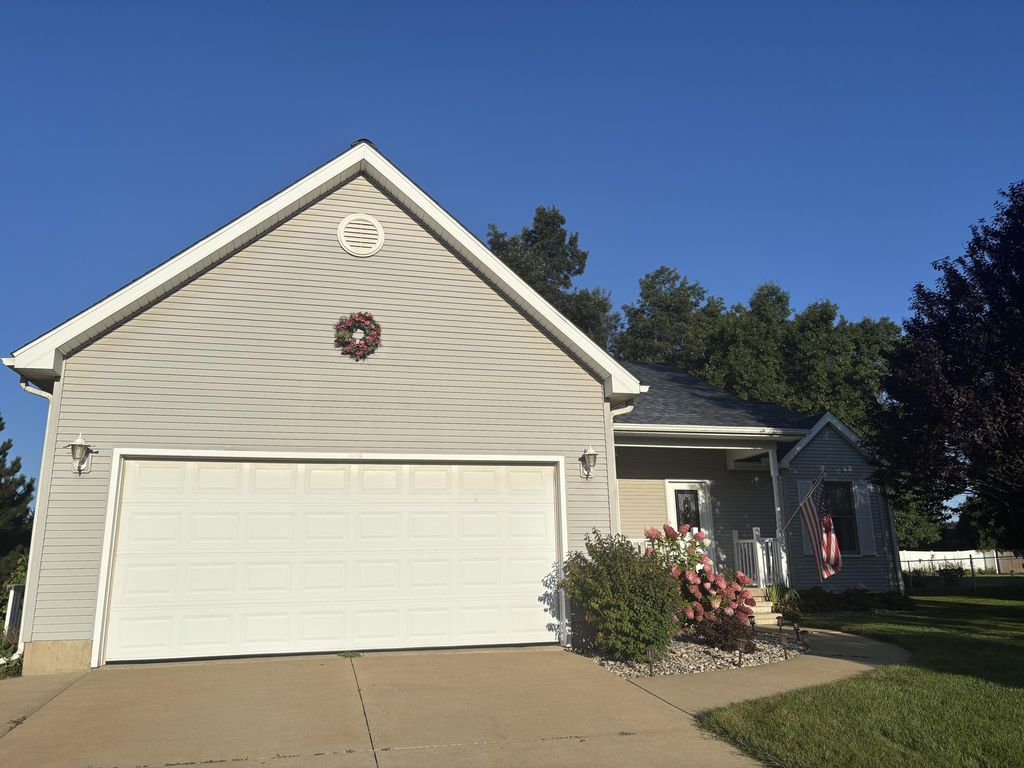 1318 Catsyl Road, Leoni township