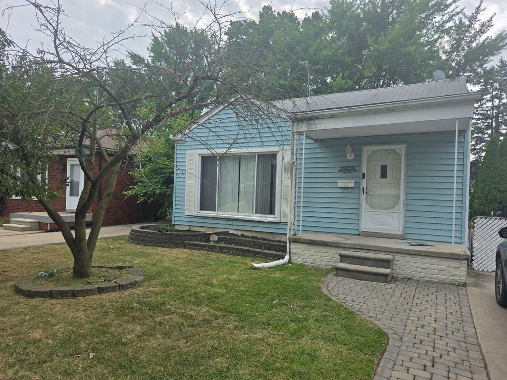 24725 Saxony Avenue, Eastpointe city