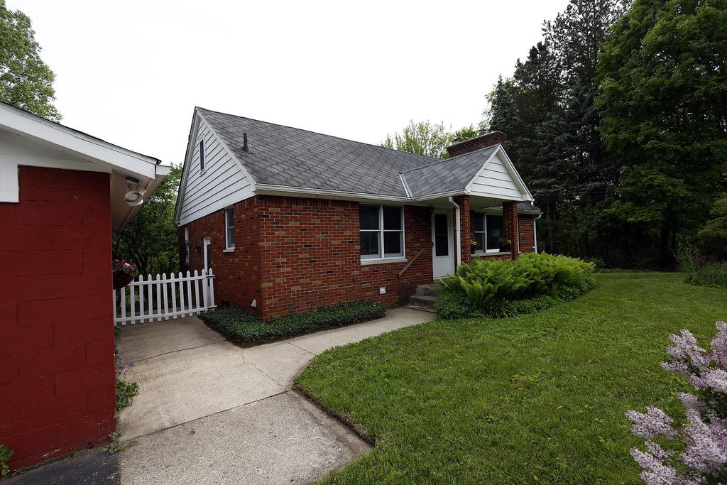5801 N Territorial Road, Webster township