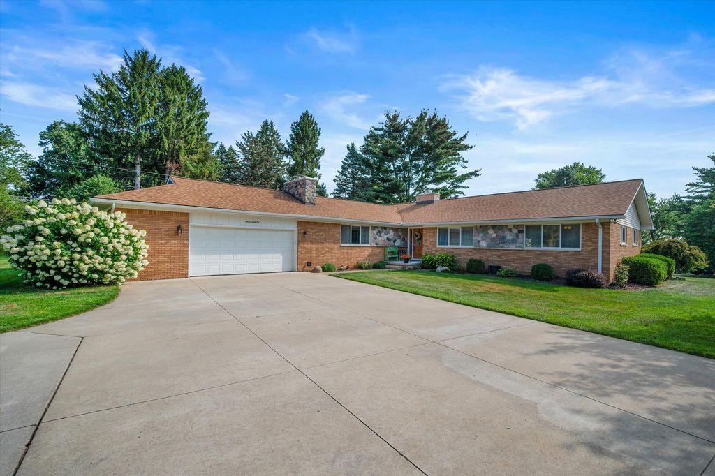 1161 Fox Hills Drive, Howell township