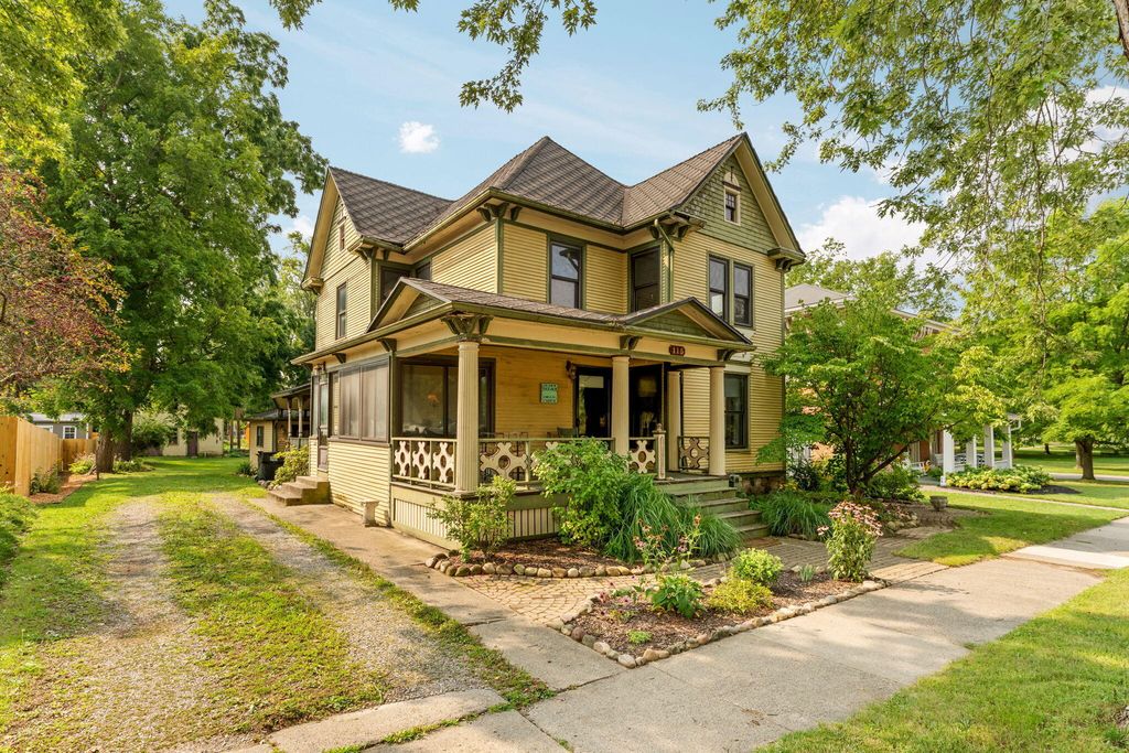 115 W Main Street, Unknown City
