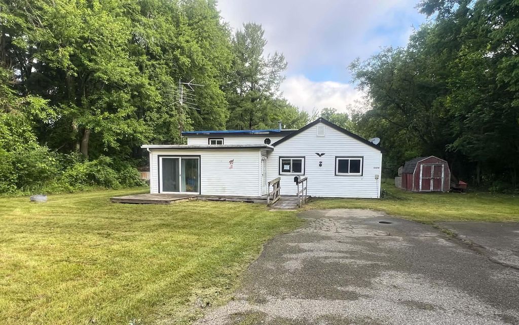 13676 Us-12, Woodstock township