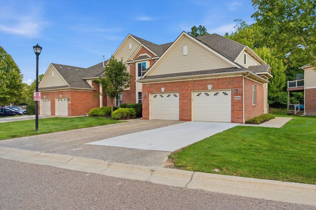 29442 Woodpark Circle, Warren city