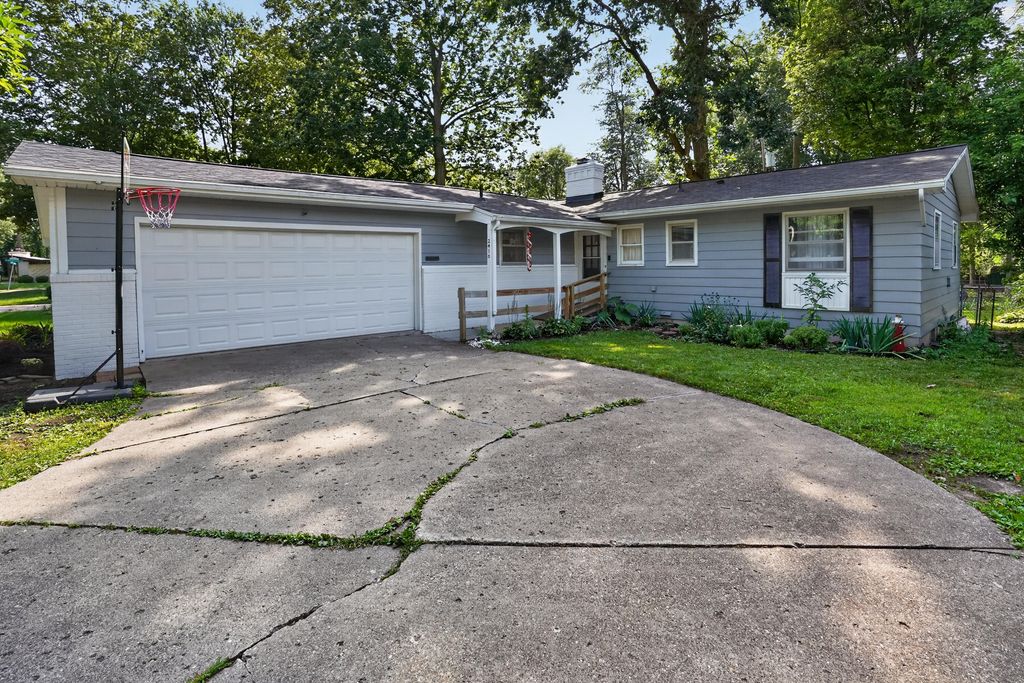 2410 Rossiter Place, Lansing city