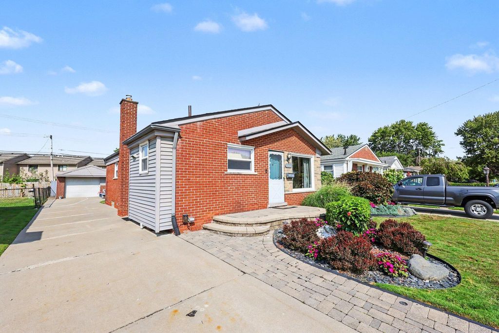 32011 Saint Margaret, Saint Clair Shores
