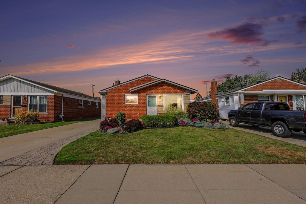 32011 Saint Margaret, St. Clair Shores city