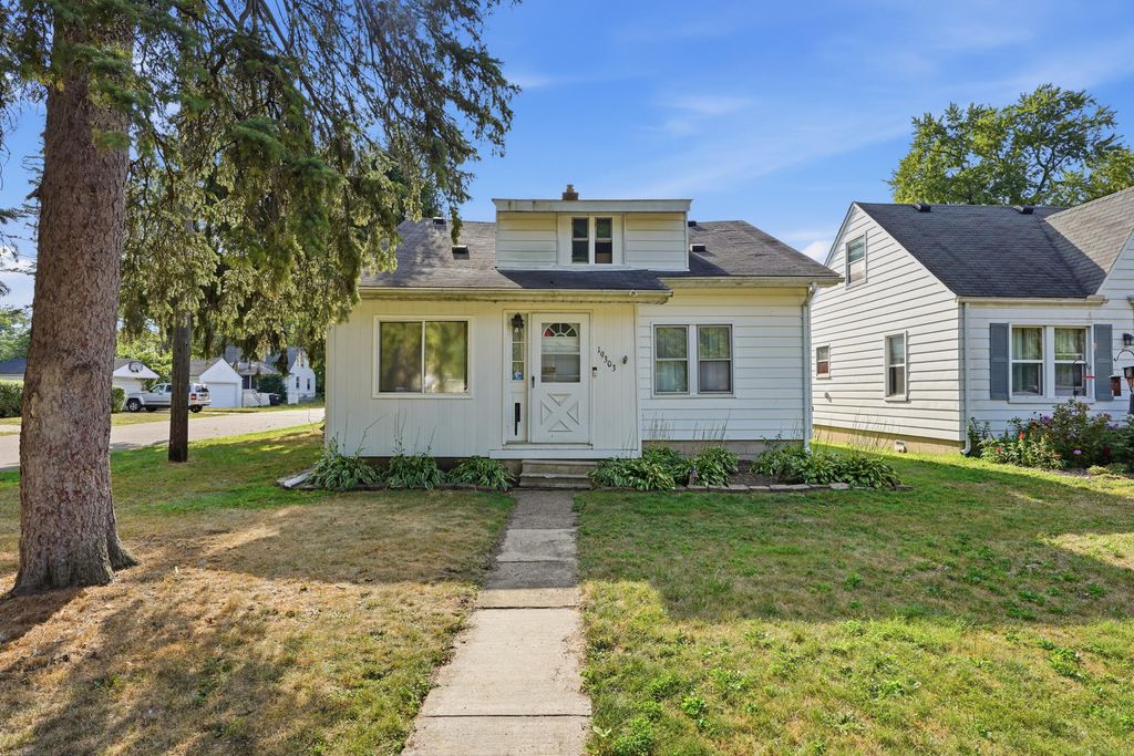 19303 Negaunee, Redford charter township
