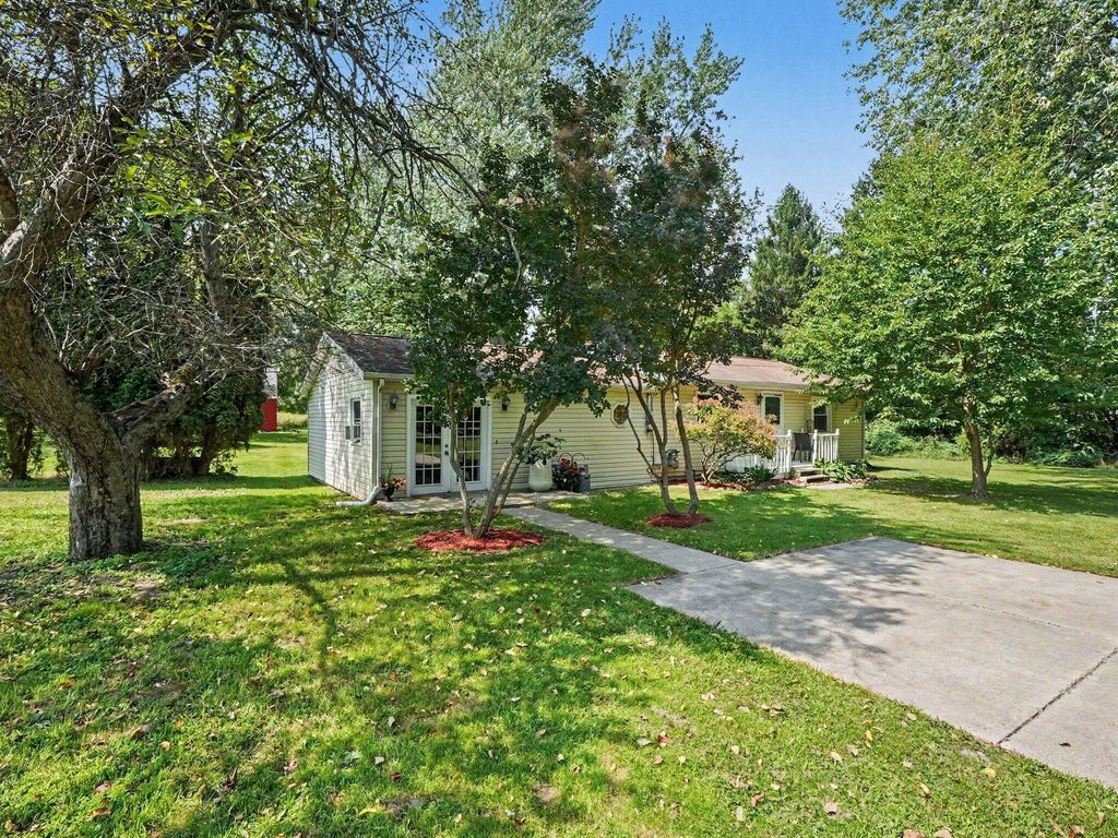 9000 N Meridian Road, Henrietta township