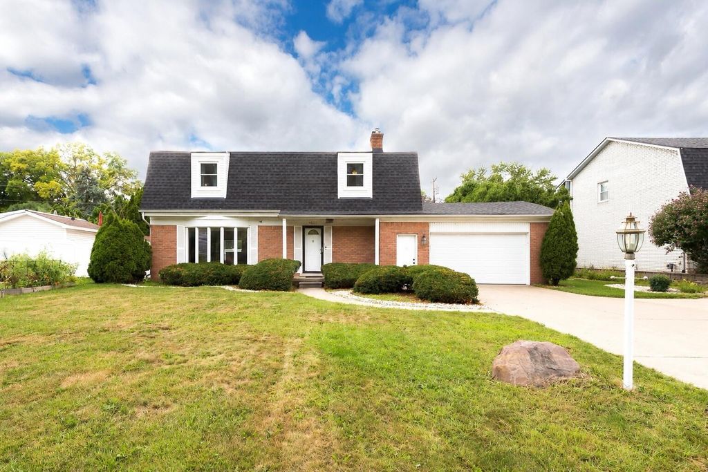 44026 Harmony Lane, Van Buren charter township