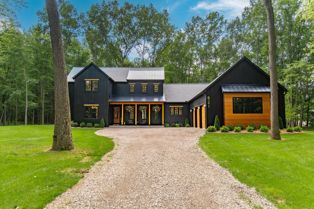821 Hidden Creek Court, Lima township