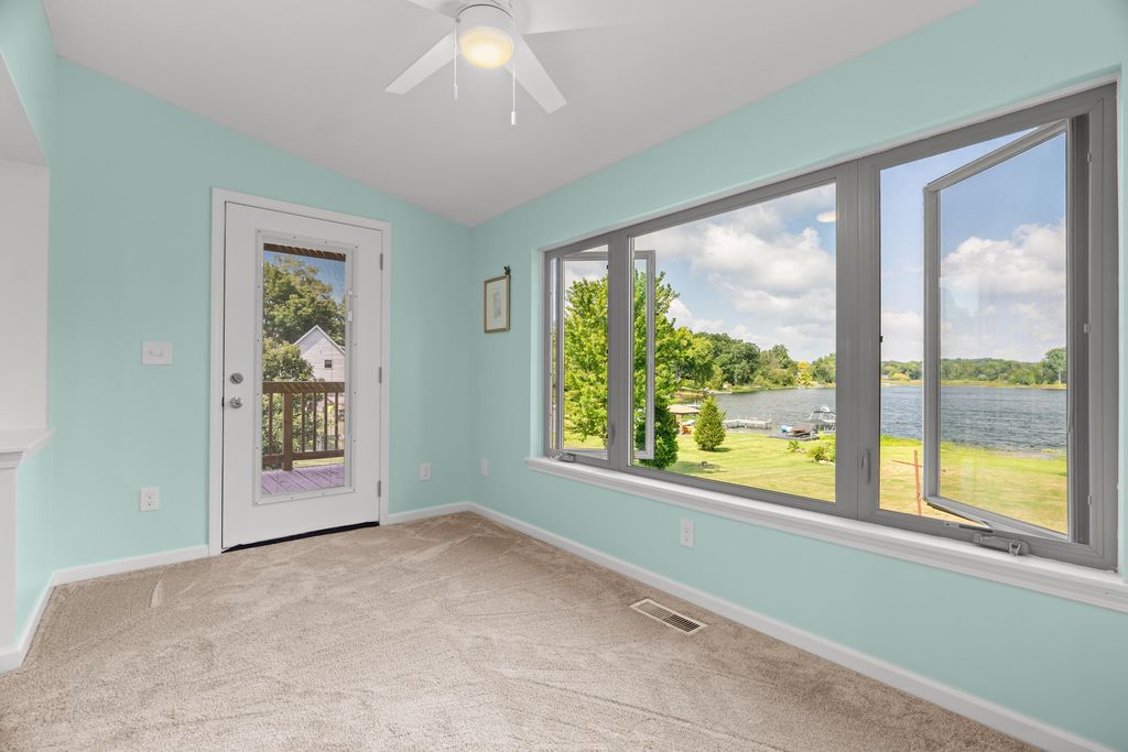 9996 Highland Road, White Lake