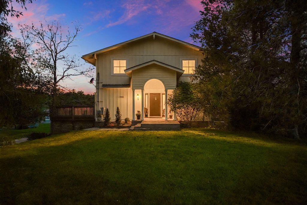 7490 Ledgewood Drive, Tyrone township