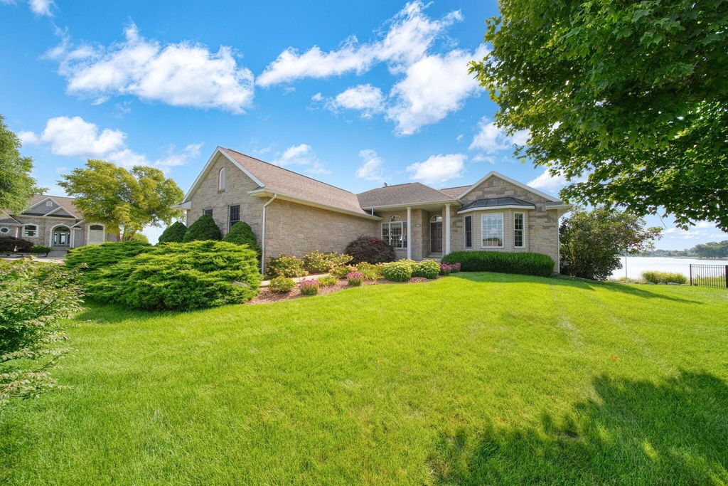 7601 Stonehedge Drive, Cambridge township