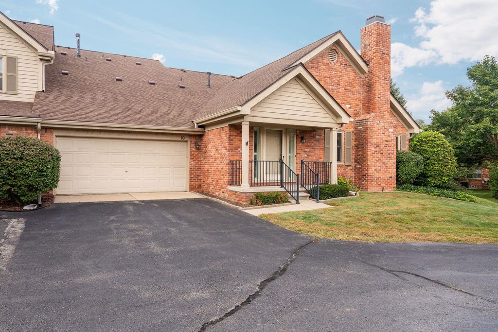 10 Oxford Court, Dearborn