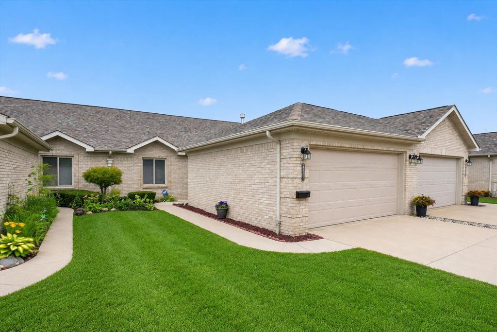35251 Silver Maple Drive, Clinton Twp
