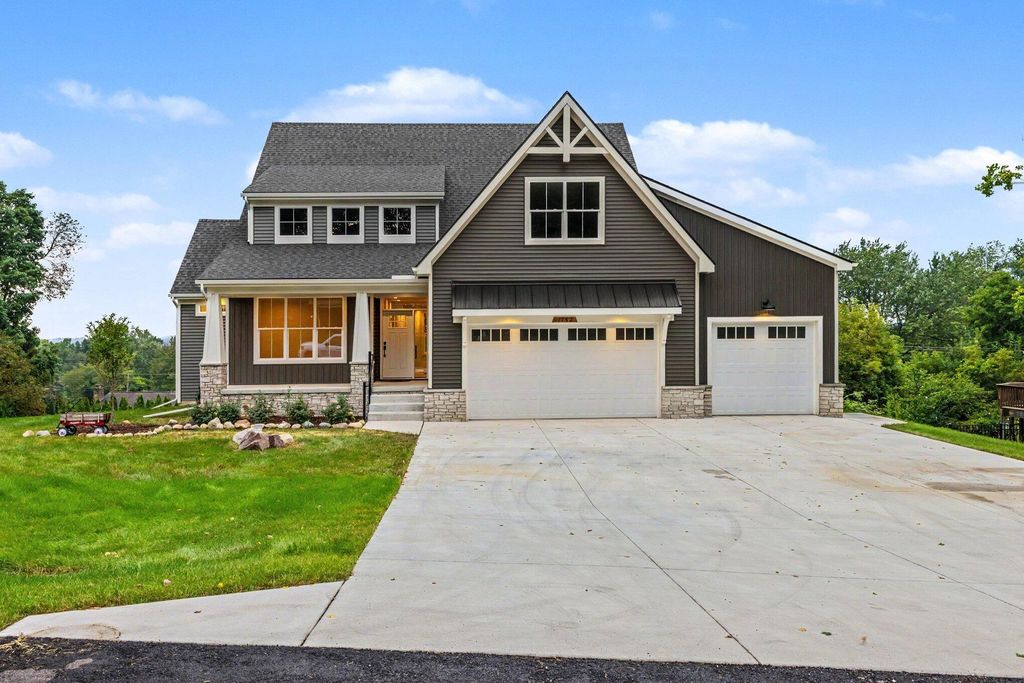 1752 Milford Heights Drive, Milford charter township