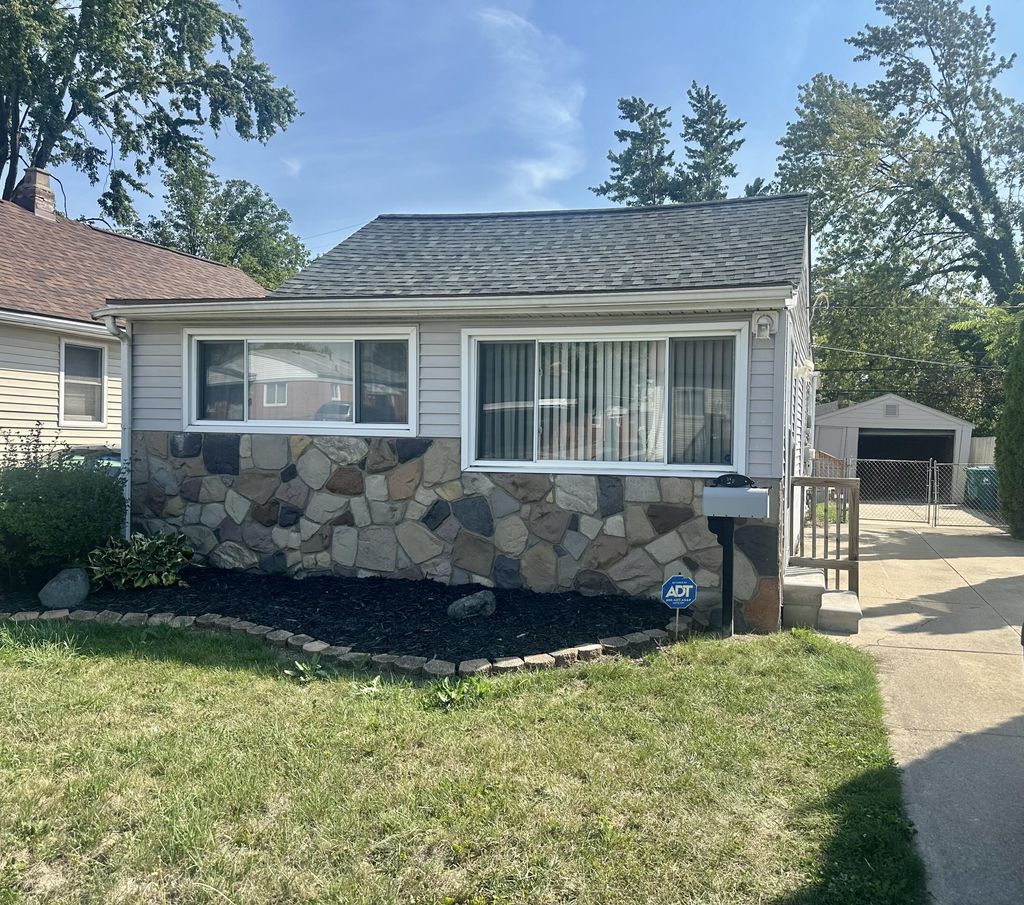 22464 Rein Avenue, Eastpointe city