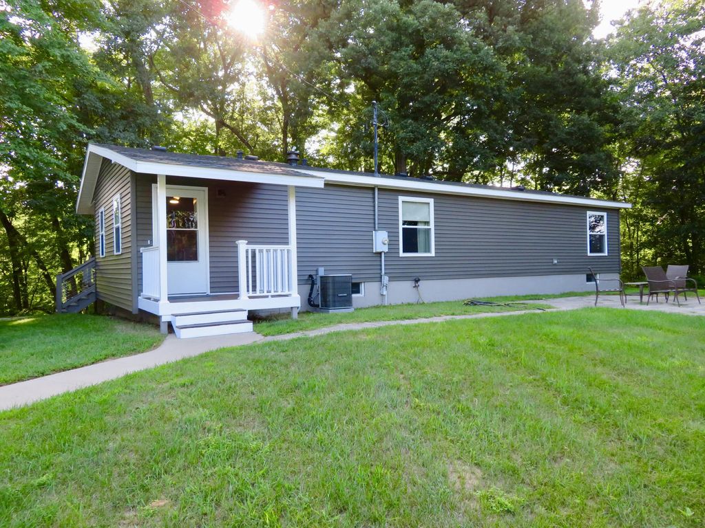 9560 N Meridian Road, Henrietta township