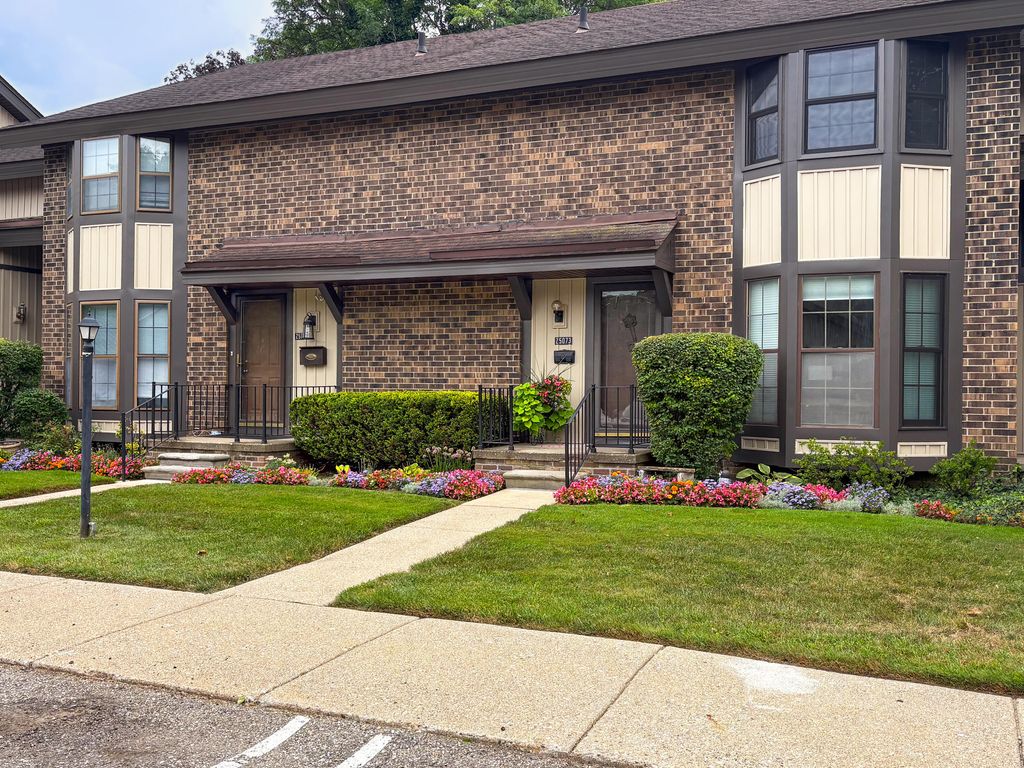 25073 Oakbrooke Drive, Southfield