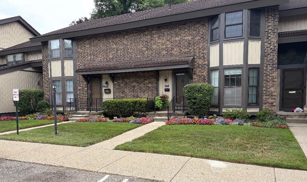 25073 Oakbrooke Drive, Southfield city
