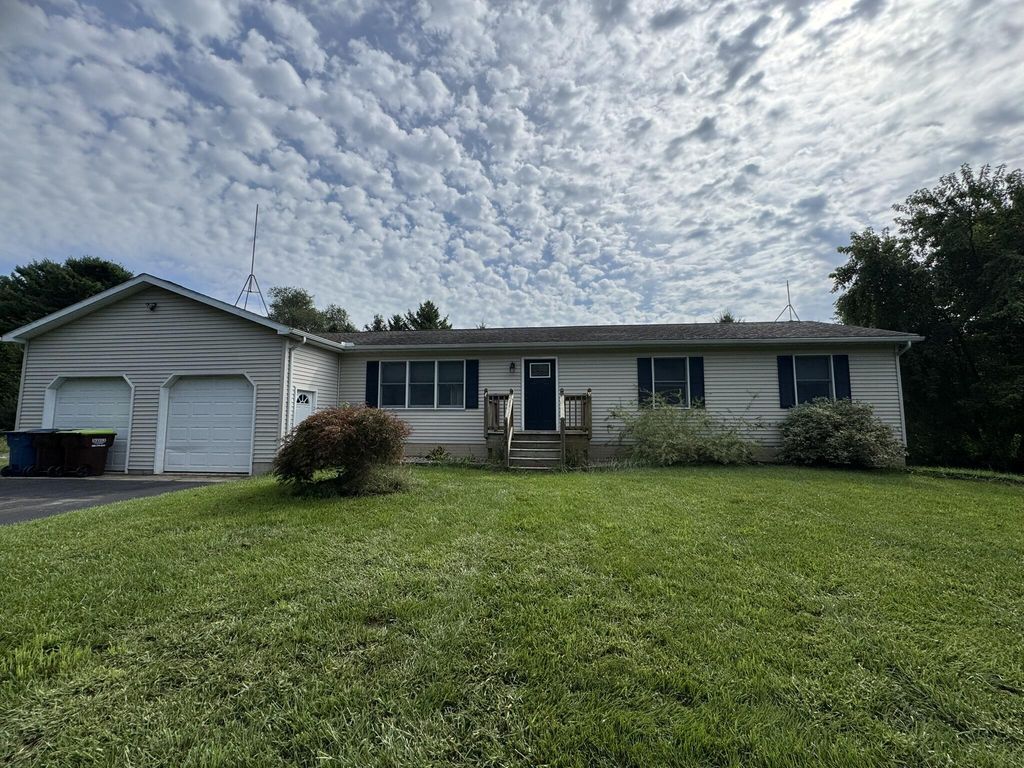 3668 Laberdee Road, Raisin township