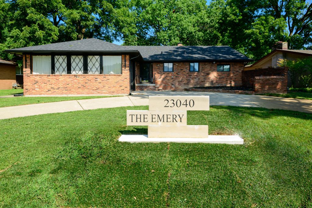23040 Pembroke Avenue, Detroit