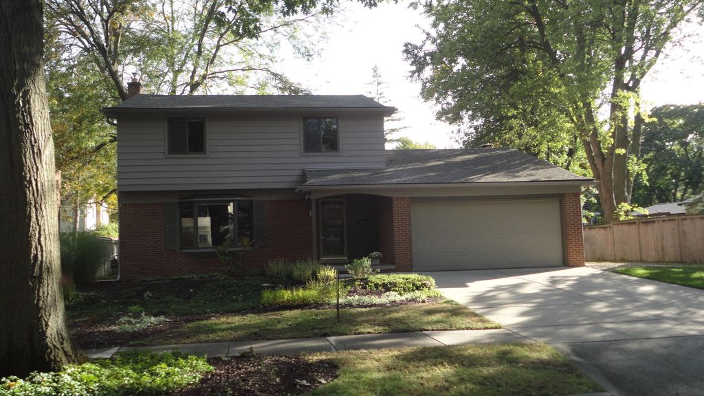 674 Canterbury Drive, Saline
