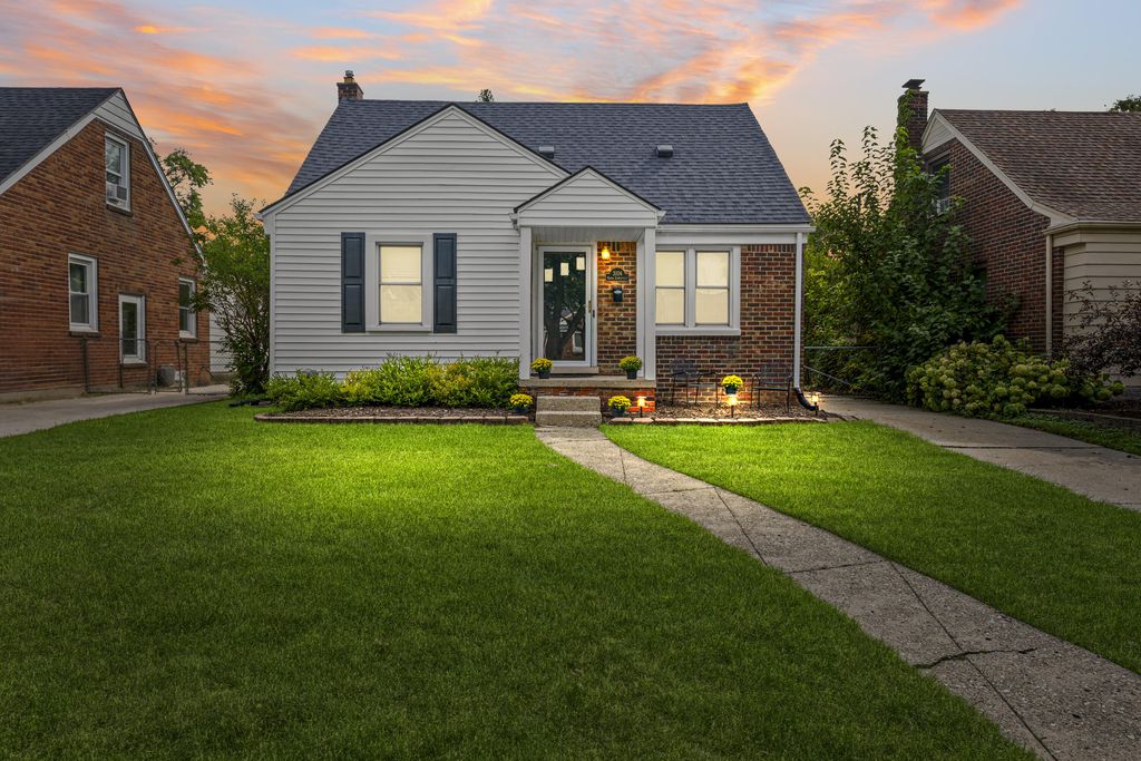 3106 N Connecticut Avenue, Royal Oak