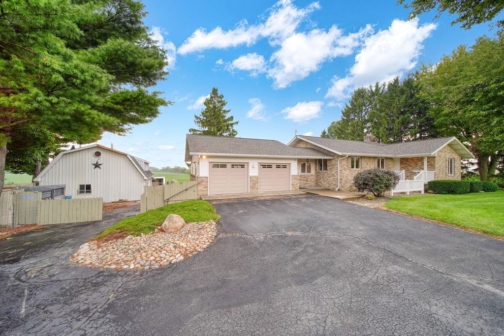 11625 Ridge Highway, Tecumseh