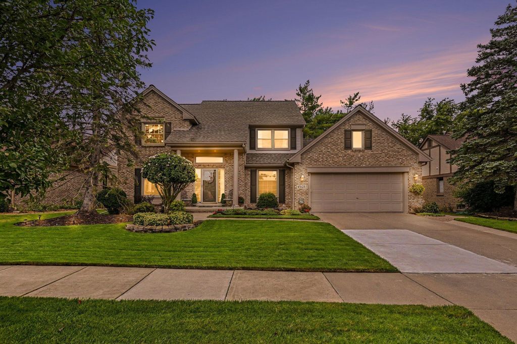 45128 Glengarry Road, Canton
