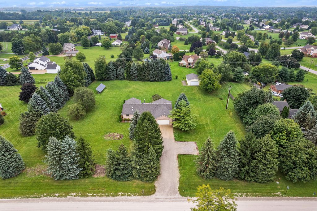 9083 Warner Road, Saline