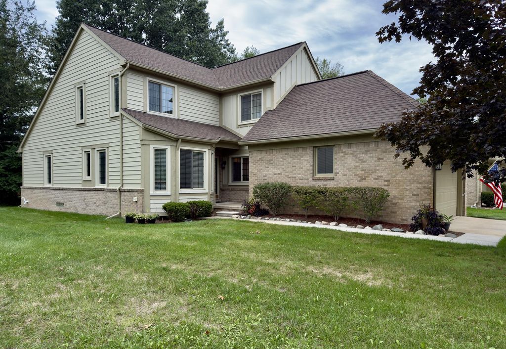 741 Red Maple Lane, Wixom