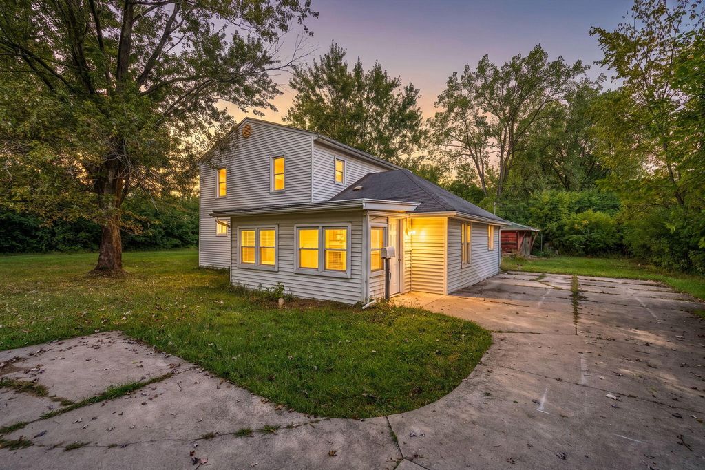 43650 Ecorse Road, Belleville