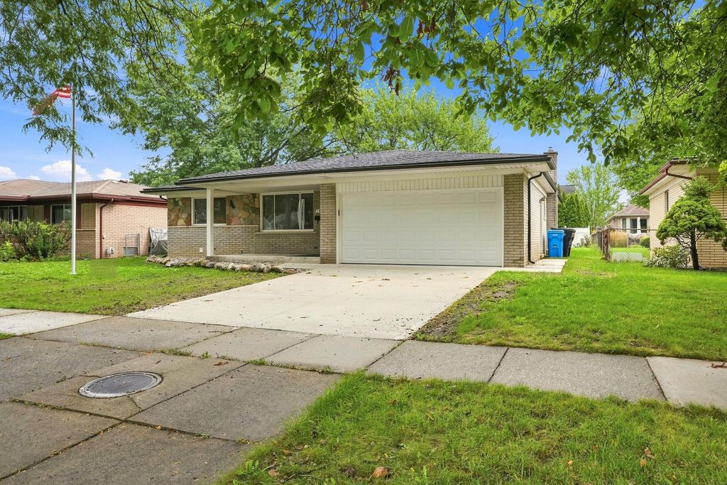 1810 Briarwood Drive, Madison Heights