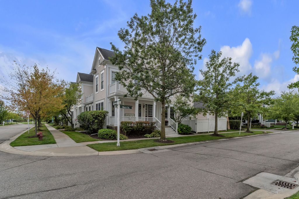 594 Constitution Street, Canton