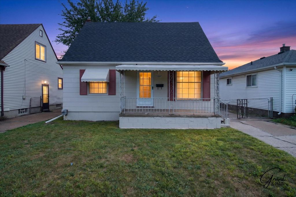 21000 La Salle Boulevard, Warren